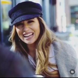 Jessie James Decker hat